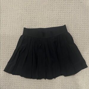 Aritzia Black Pleated Skirt